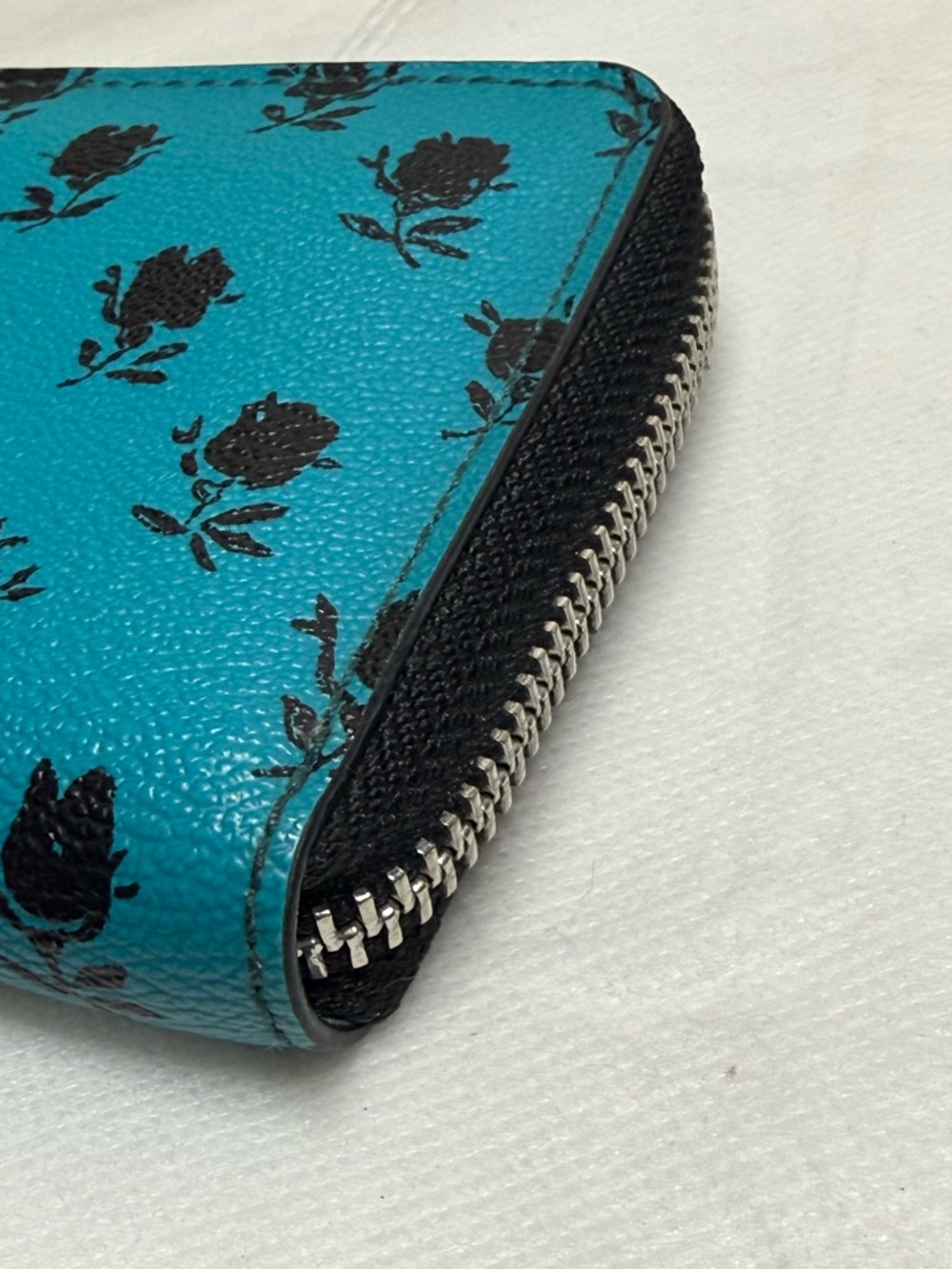 Coach Badlands Beauty and The Beast Zip-Around Wallet with Black Rose Motif EUC - Picture 9 of 12